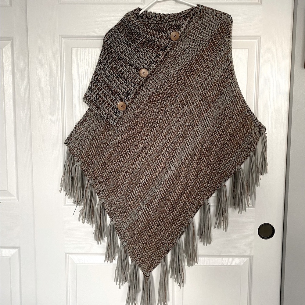 NWOT Women’s Sweater Poncho, One Size